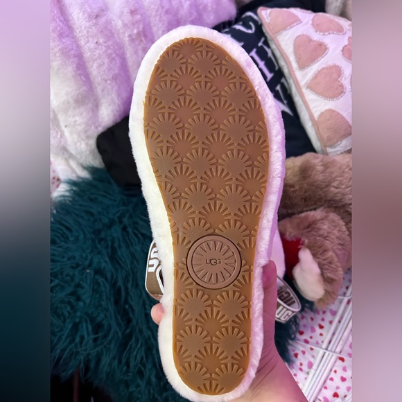 Size 10 UGG slippers brand new! - Picture 4 of 4